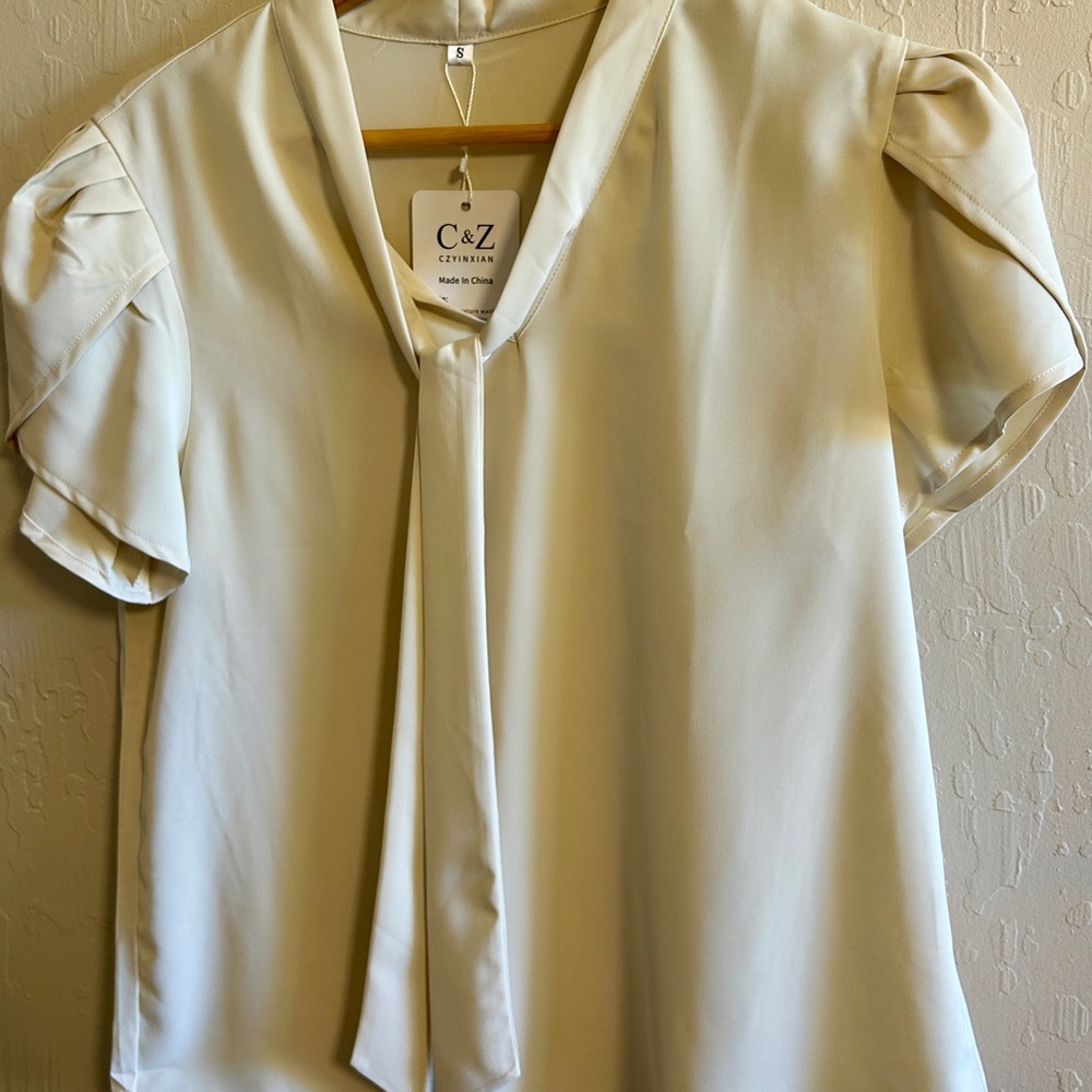 Women's Tie Knot Blouse